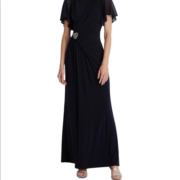 A dress - Picture 3 of 3